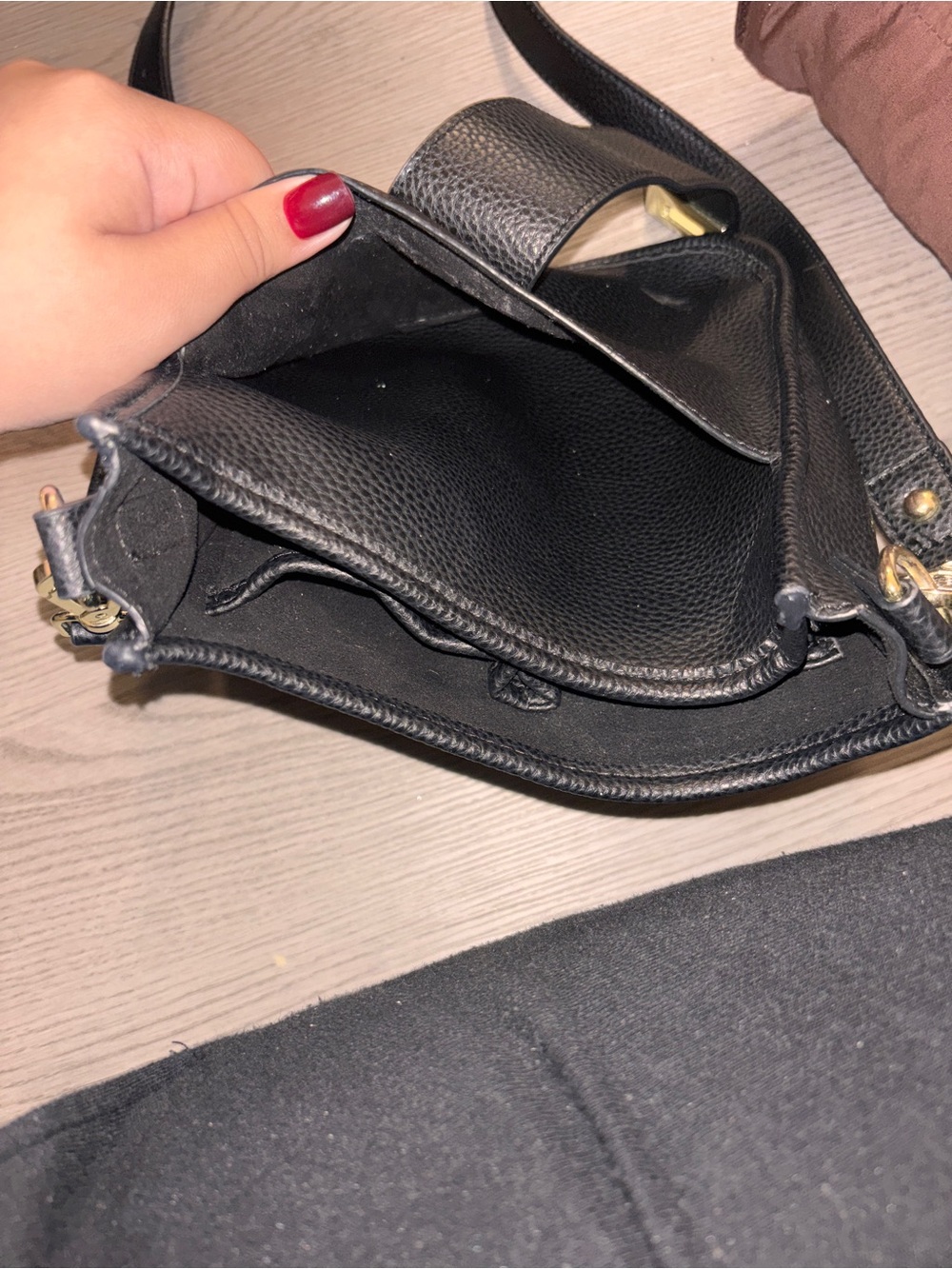 Steve Madden Black Leather Crossbody with Gold Hardware - Picture 4 of 5